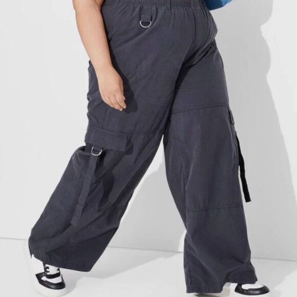 Mid Rise Cargo Pants - Picture 4 of 4